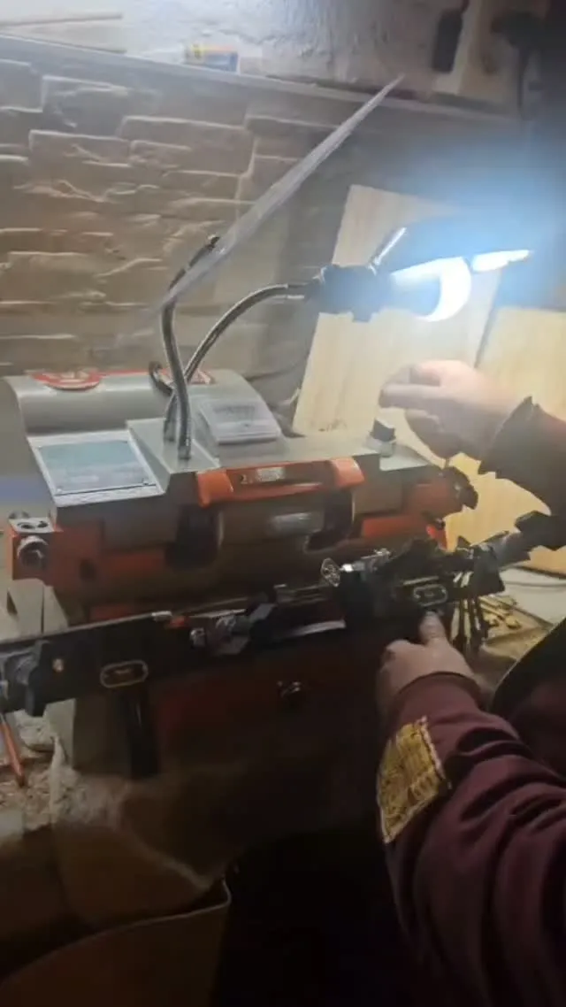 Máquina de copiar llaves de Cerrajería Brian